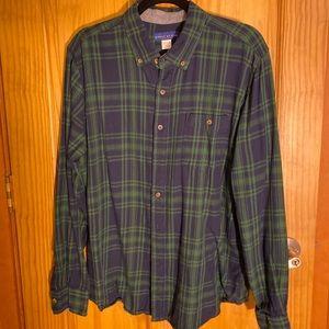 2 Men’s flannel L long sleeve shirts
